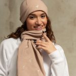 Hug hat