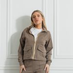 Light brown sweatshirt with pockets
